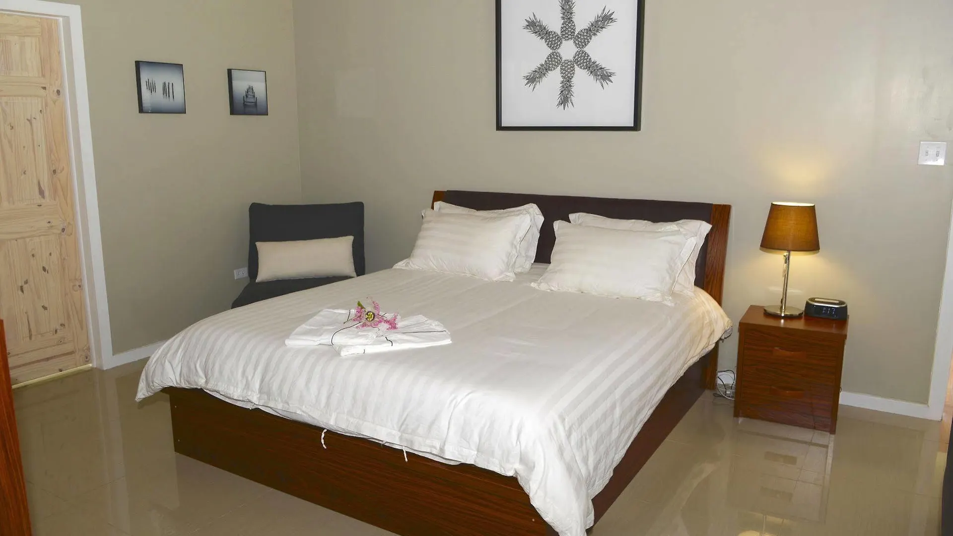 Cobbs Cross Vine Cottages Adults Only מלון